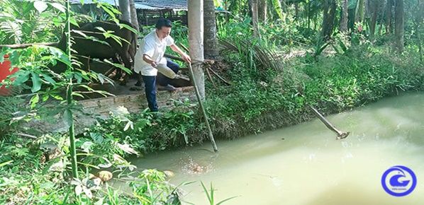 <b>Nông dân Võ Văn Thanh thực hiện thành công nuôi thử nghiệm mô hình nuôi sâu canxi giúp giảm chi phí và cải thiện môi trường trong chăn nuôi</b>