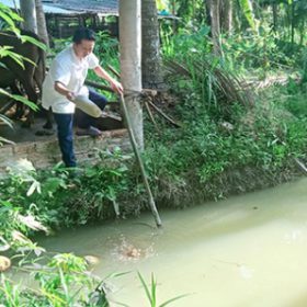 Nông dân Võ Văn Thanh thực hiện thành công nuôi thử nghiệm mô hình nuôi sâu canxi giúp giảm chi phí và cải thiện môi trường trong chăn nuôi