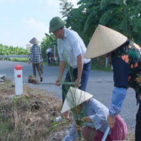 Cùng nông dân bảo vệ môi trường